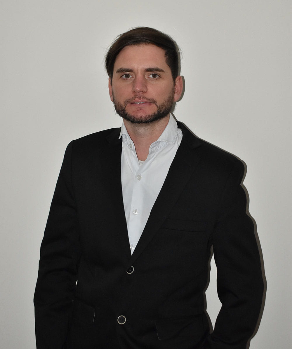 Lucio Luján trabajando